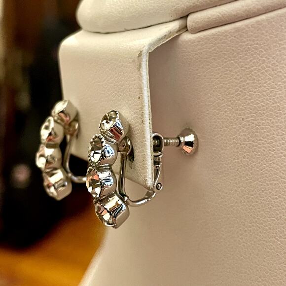 Vintage Napier Crystal Silver Tone Screw Back Earrings - Picture 3 of 6